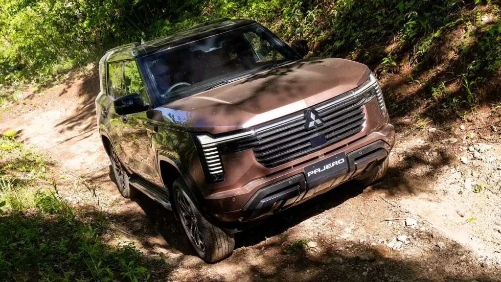 New Mitsubishi Pajero descending a steep dirt slope in low range, demonstrating the Super Select 4WD-II system